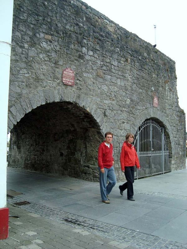 The Spanish Arch opening viewed from the street in 2010