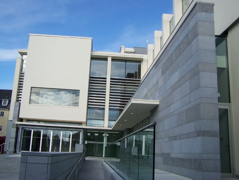 An older view of the museum entrance, uploaded in 2008