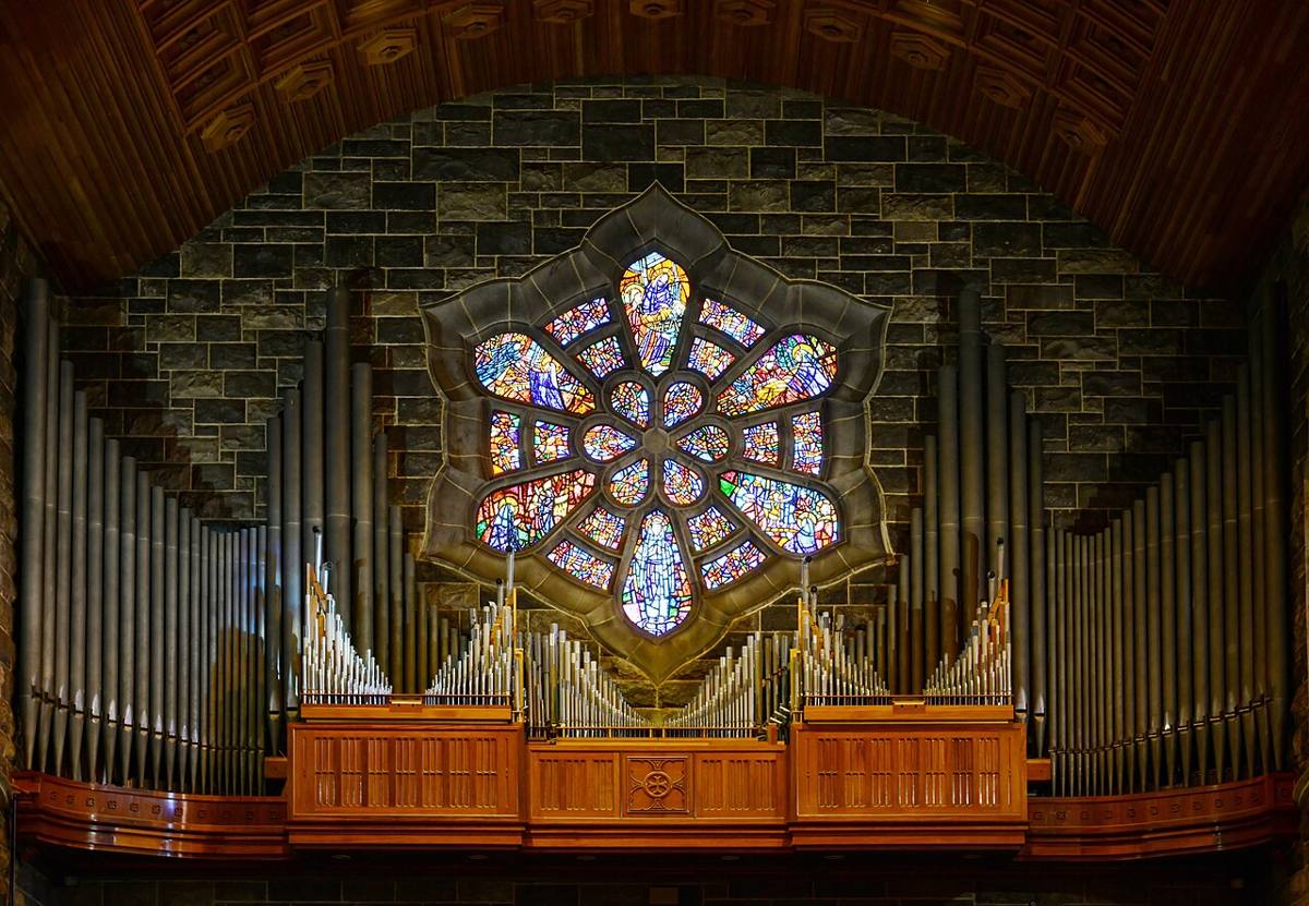 The cathedral’s organ and rose window in October 2014