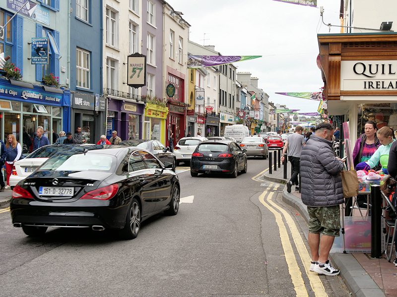 Shops and traffic on Killarney’s High Street