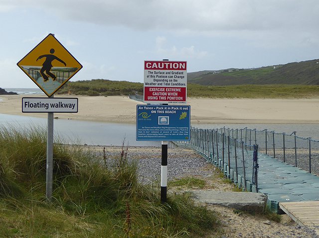 The floating walkway and warning signs at Barleycove in 2015