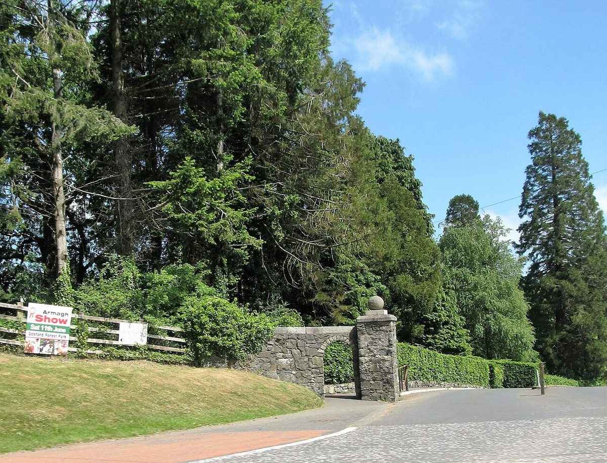 The pedestrian arch at the entrance to Gosford Forest Park in 2016