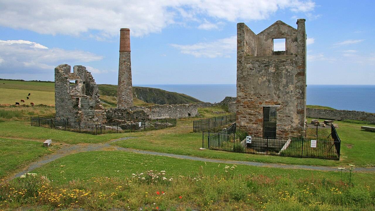 Ruins of Tankardstown Engine Houses beside the coast