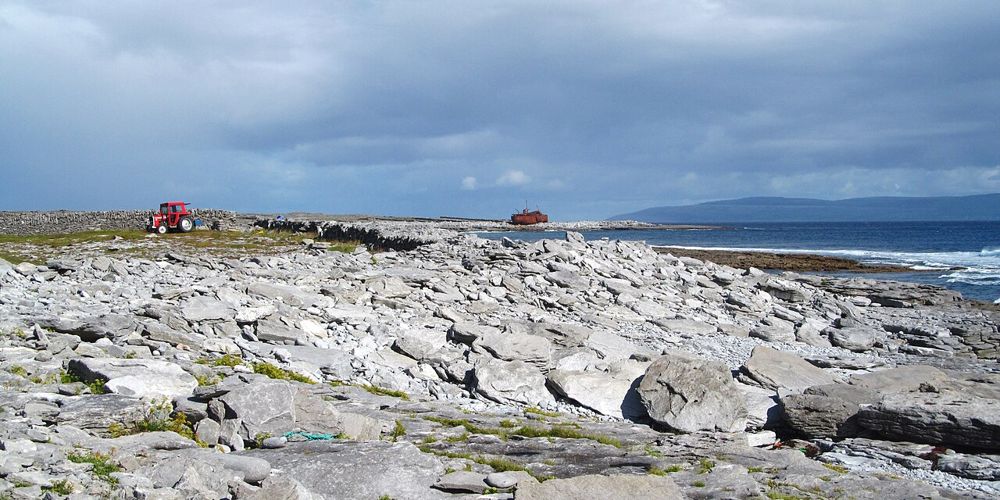 Rocky shoreline on Inis Oírr