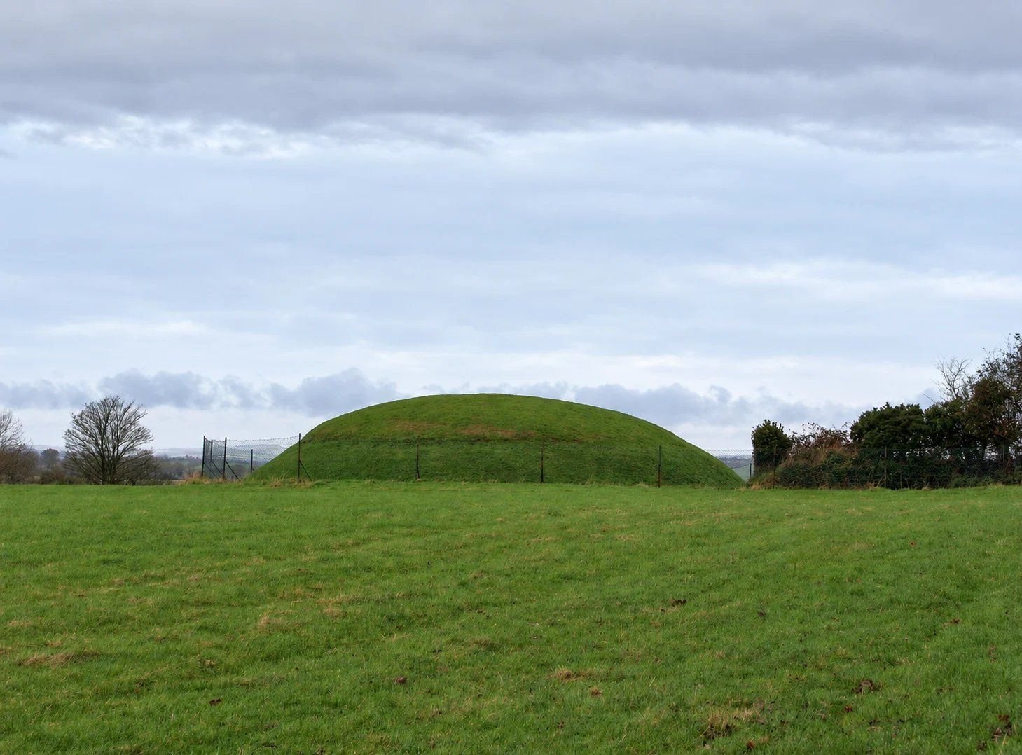 AI illustration of Fourknocks passage tomb’s grass-covered exterior mound