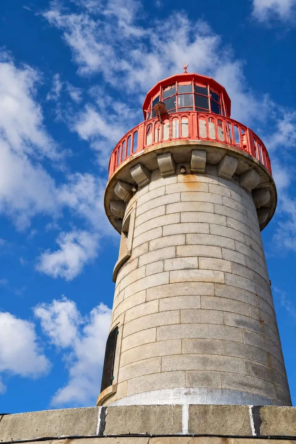 AI illustration of Dún Laoghaire’s East Pier lighthouse, based on a 2014 photograph