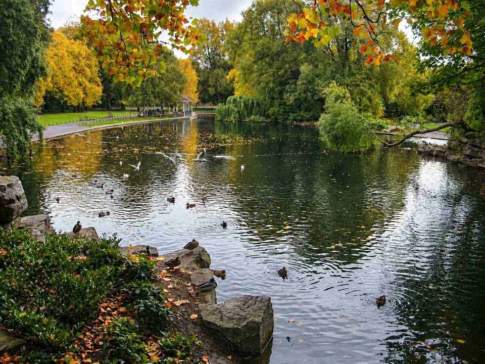 AI illustration of St Stephen's Green Park Loop based on a credited source photograph