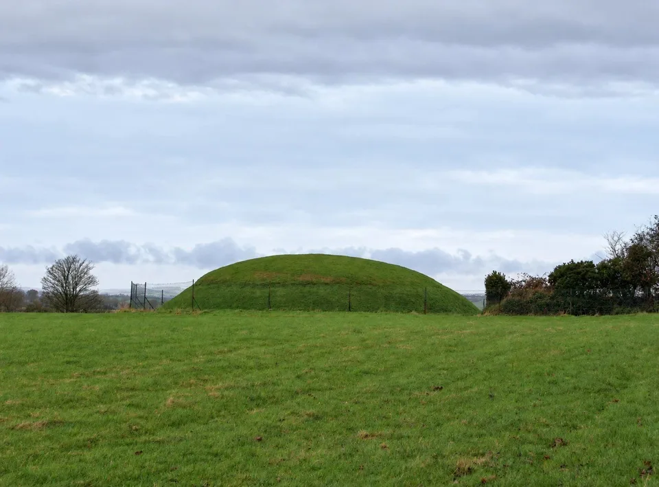 AI illustration of Fourknocks passage tomb’s grass-covered exterior mound